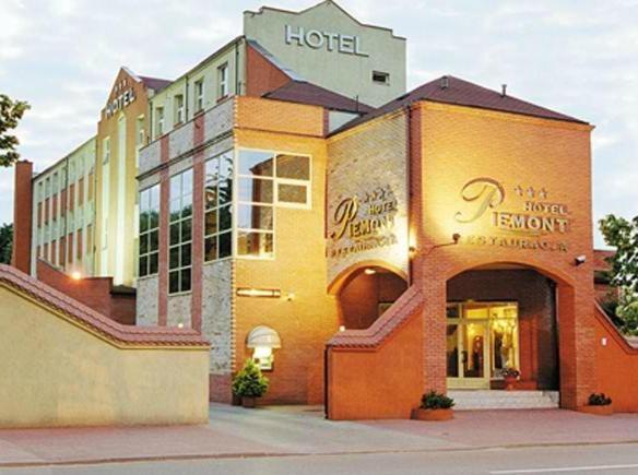 Hotel Piemont Pabianice Ngoại thất bức ảnh
