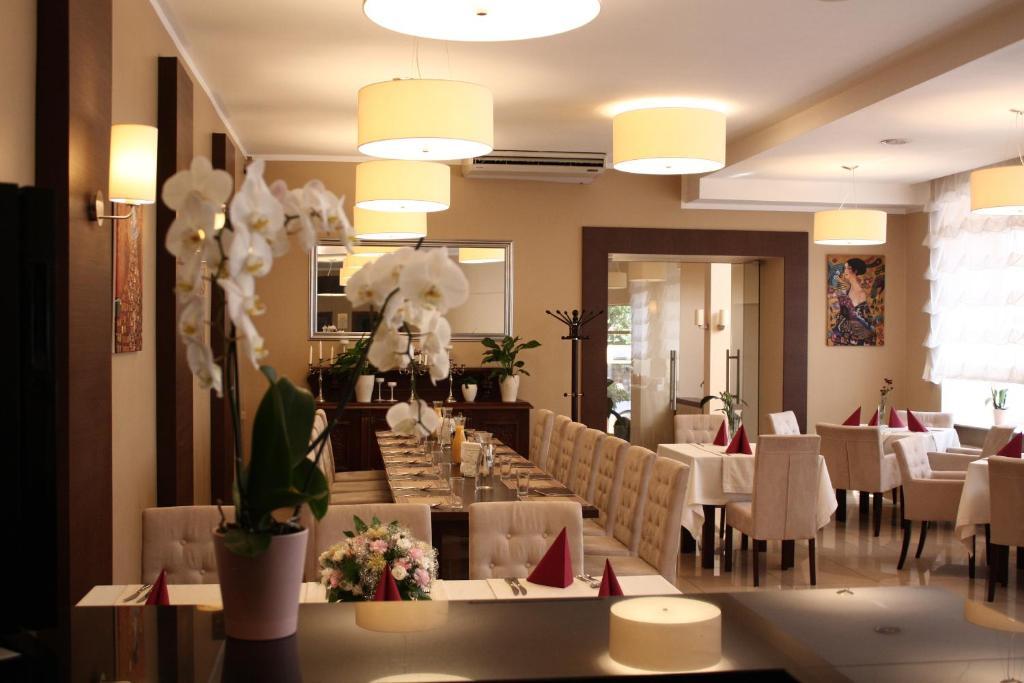 Hotel Piemont Pabianice Ngoại thất bức ảnh