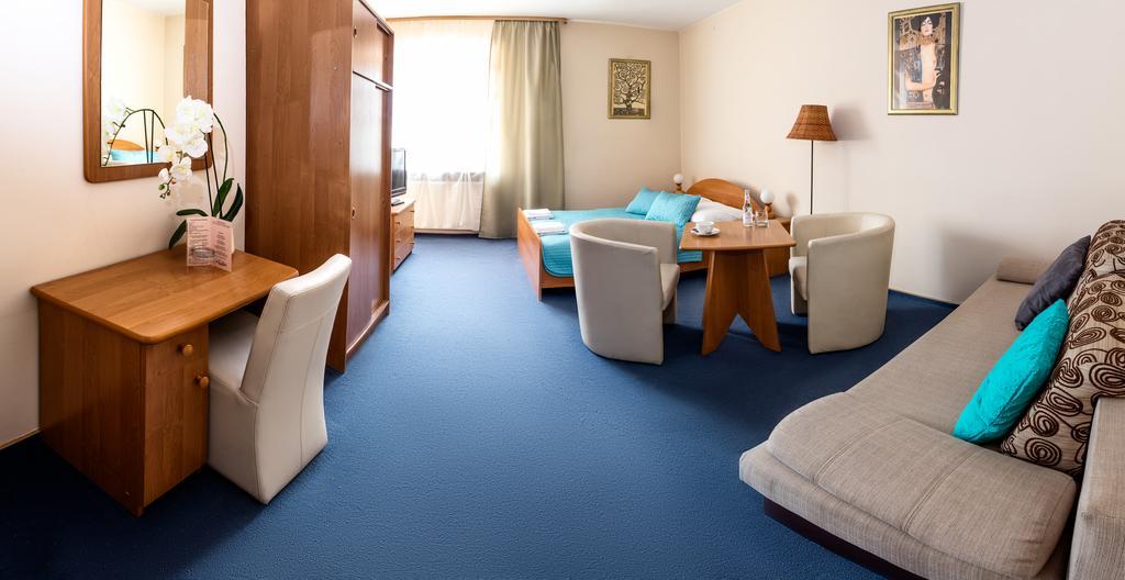 Hotel Piemont Pabianice Ngoại thất bức ảnh