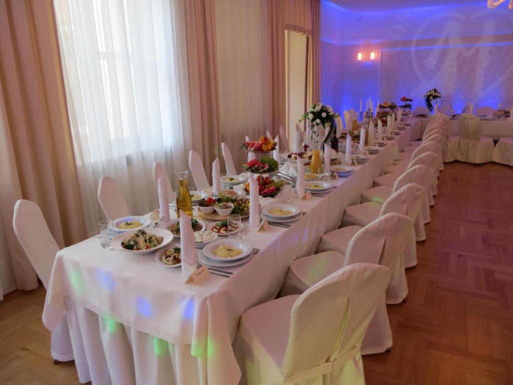Hotel Piemont Pabianice Ngoại thất bức ảnh
