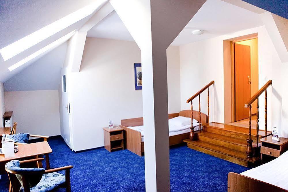Hotel Piemont Pabianice Ngoại thất bức ảnh