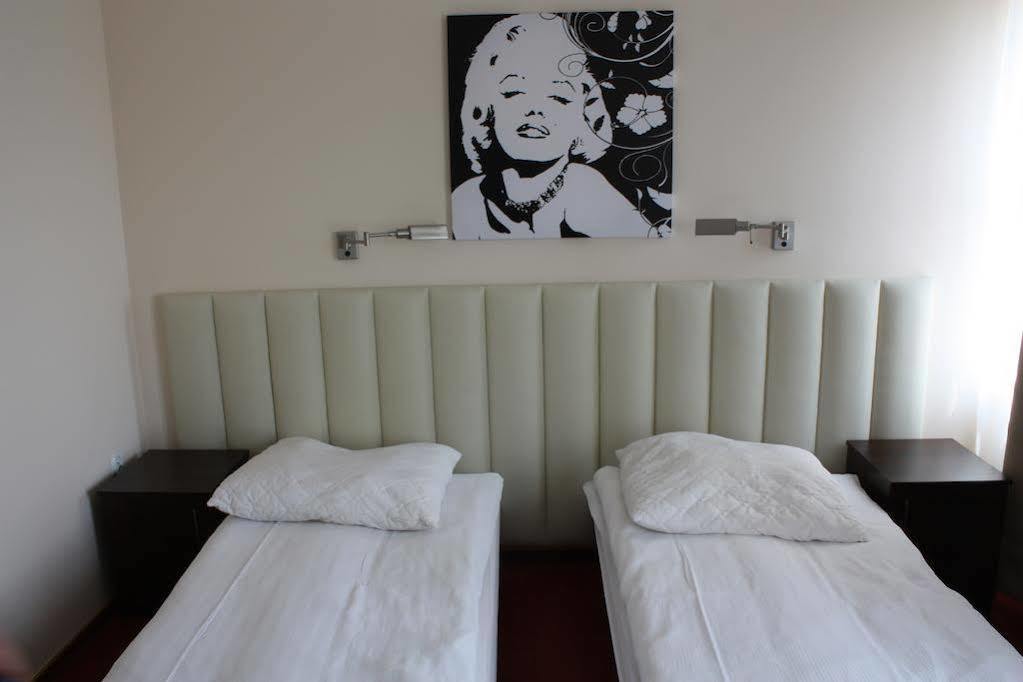 Hotel Piemont Pabianice Ngoại thất bức ảnh